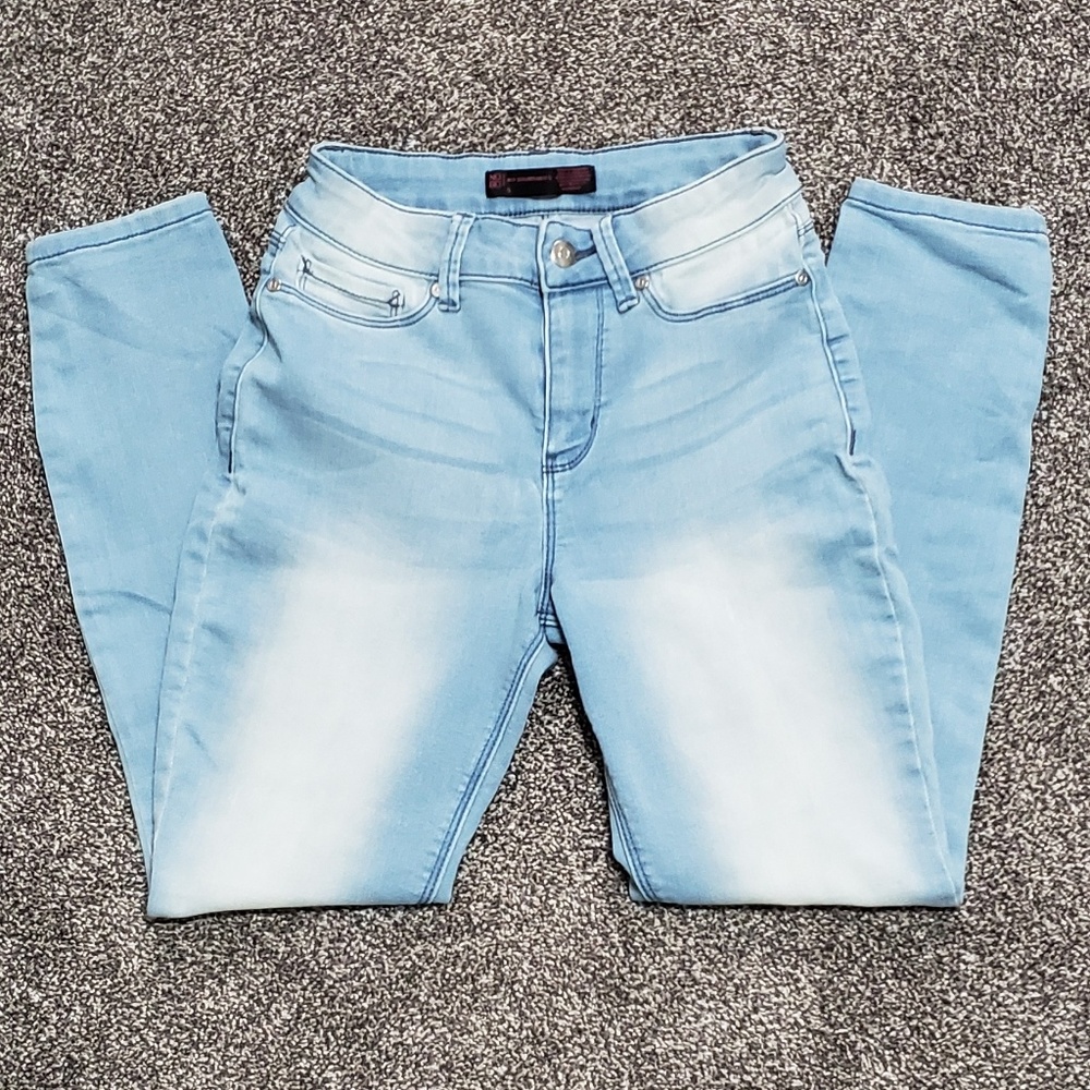 No boundaries light wash skinny jeans